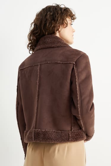 Dames - Imitatie shearling bikerjack - imitatiesuède - donkerbruin