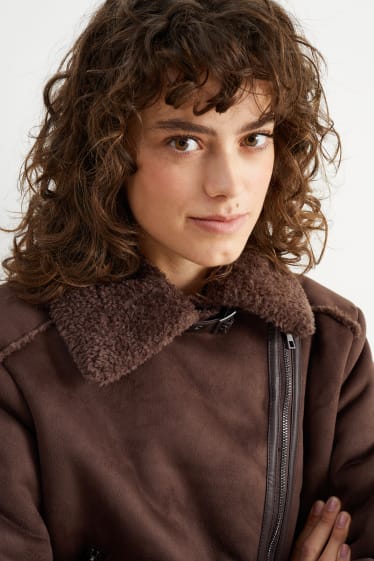 Dames - Imitatie shearling bikerjack - imitatiesuède - donkerbruin