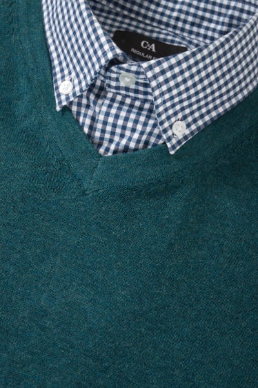 Bărbați - Pulover din tricot fin și cămașă - regular fit - guler cu nasturi - verde închis