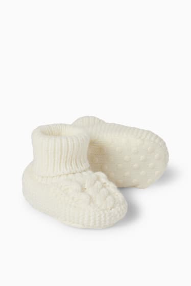 Bebeluși - Pantofi premergători tricotați bebeluși - alb-crem