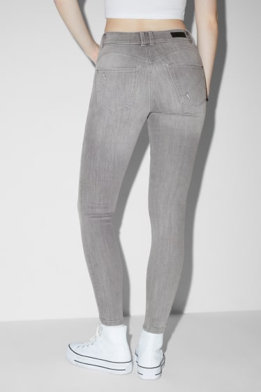 Dospívající a mladí - CLOCKHOUSE - skinny jeans - mid waist - LYCRA® - džíny - světle šedé
