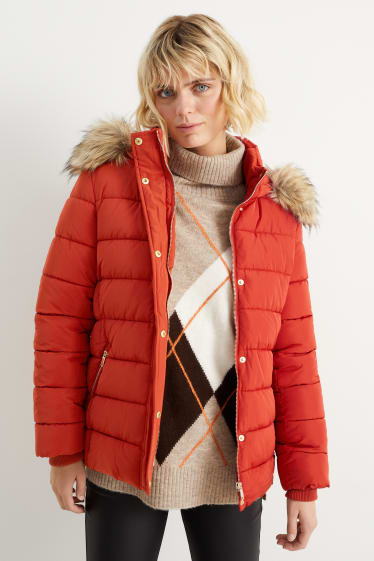 Dámské - Prošívaná bunda s kapucí a límcem z umělé kožešiny - tmavě oranžová
