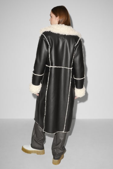 Ragazzi e giovani - CLOCKHOUSE - cappotto di finta lana shearling - similpelle scamosciata  - nero