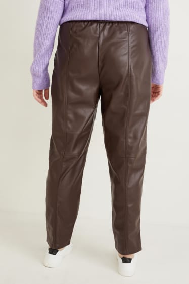 Dámské - Kalhoty - high waist - straight fit - imitace kůže - tmavohnědá