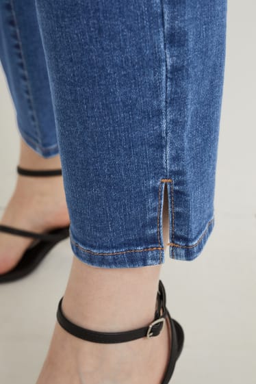 Dames - Korte spijkerbroek - mid waist - LYCRA® - jeansblauw