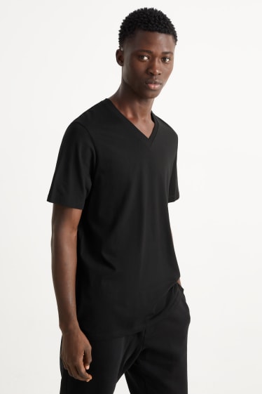 Men - T-shirt - black