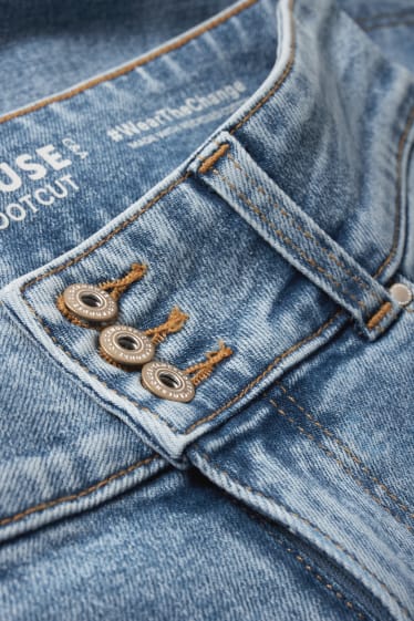 Jóvenes - CLOCKHOUSE - bootcut jeans - low waist - LYCRA® - vaqueros - azul claro