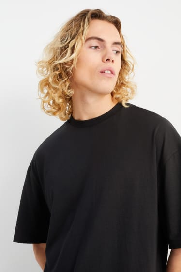 Men - Oversized T-shirt - black