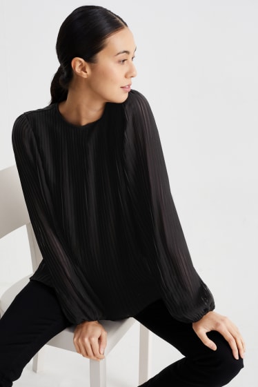 Women - Plissé blouse - black