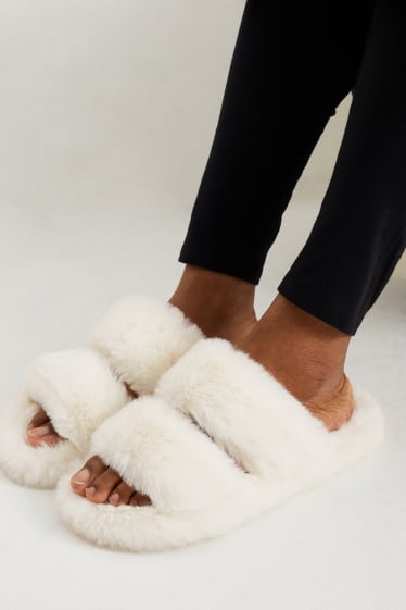 Teens & young adults - CLOCKHOUSE - faux fur slippers - cremewhite