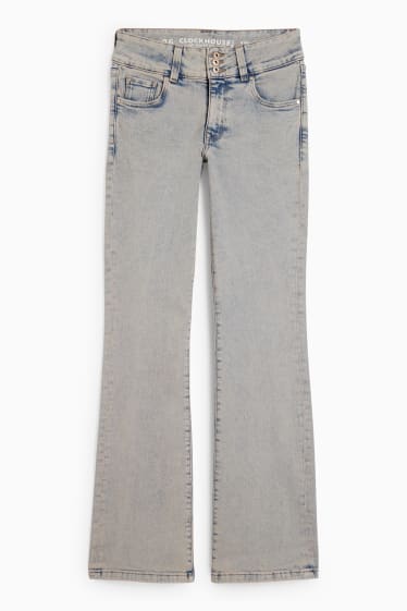 Nastolatki - CLOCKHOUSE - bootcut jeans - niski stan - LYCRA® - dżins-jasnoszary