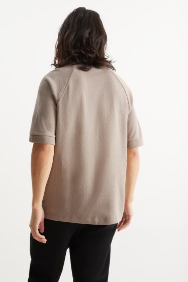 Pánské - Pletený svetr - s krátkým rukávem - taupe