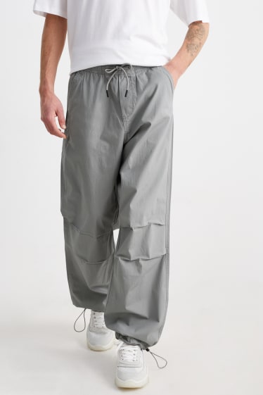 Hommes - Pantalon parachute - gris