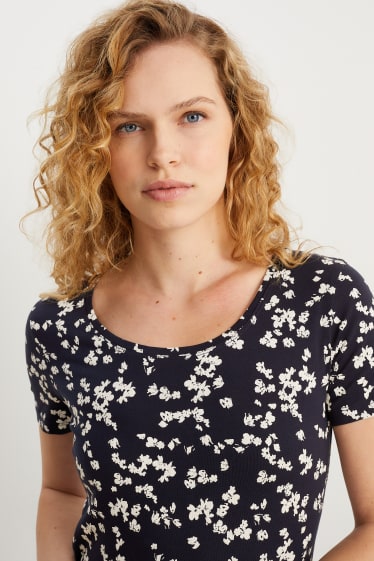 Kobiety - T-shirt - w kwiatki - ciemnoniebieski