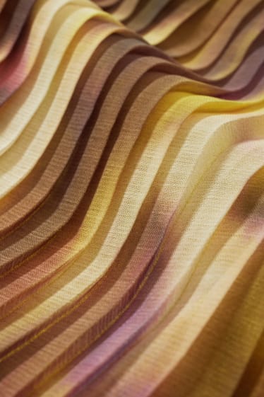 Dámské - Plisované šaty - se vzorem - vícebarevný potisk