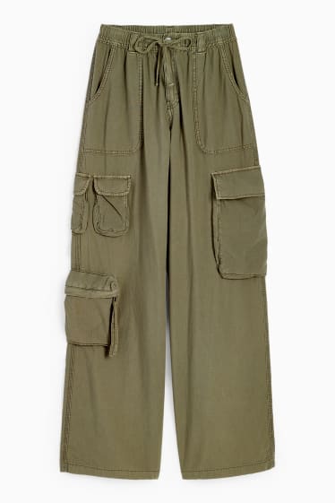 Jóvenes - CLOCKHOUSE - pantalón cargo - mid waist - wide leg - caqui