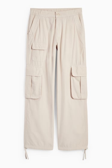 Ados & jeunes adultes - CLOCKHOUSE - pantalon cargo - mid waist - relaxed fit - beige clair