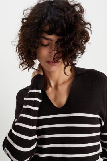 Women - Basic V-neck jumper - striped - black