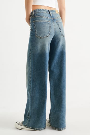 Adolescenți și tineri - CLOCKHOUSE - wide leg jeans - talie medie - denim-albastru