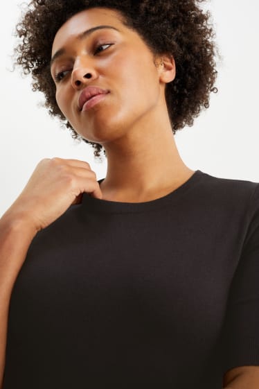 Femei - Pulover tricotat basic - mânecă scurtă - negru