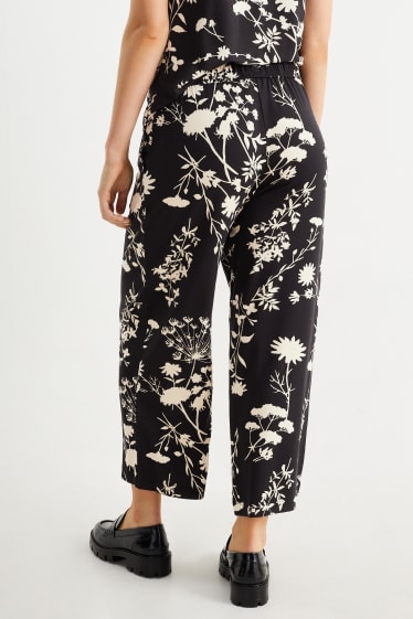Dámské - Žerzejové kalhoty - straight fit - s květinovým vzorem - černá