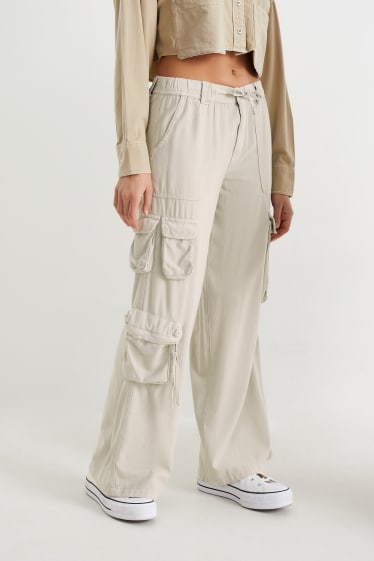 Ados & jeunes adultes - CLOCKHOUSE - pantalon cargo - mid waist - wide leg - gris clair