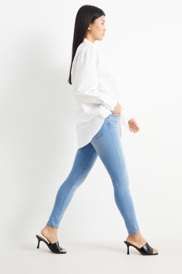 Kobiety - Skinny jeans - średni stan - dżinsy modelujące - LYCRA® - dżins-jasnoniebieski