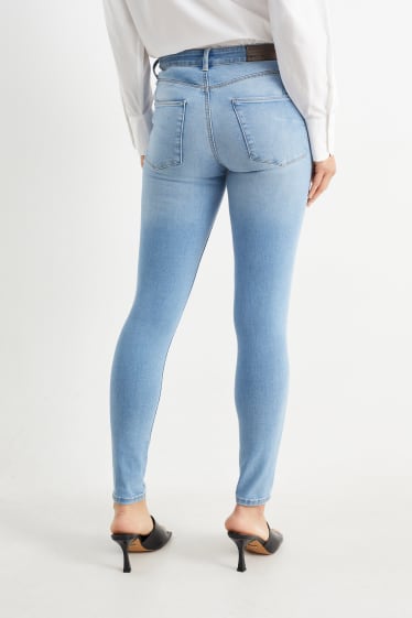 Femei - Skinny jeans - talie medie - jeans modelatori - LYCRA® - denim-albastru deschis