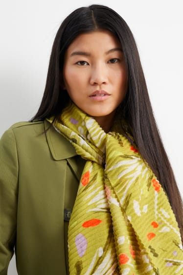 Women - Pleated scarf - patterned - green