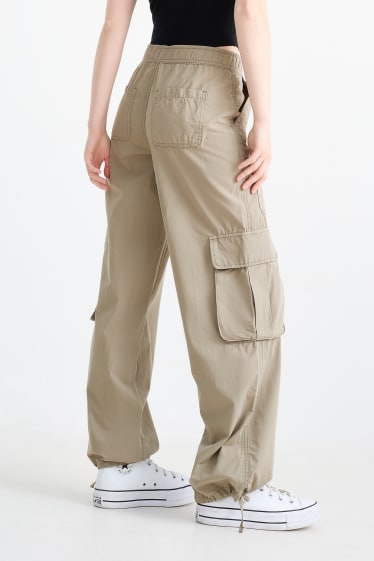 Joves - CLOCKHOUSE - pantalons cargo - mid waist - relaxed fit - beix