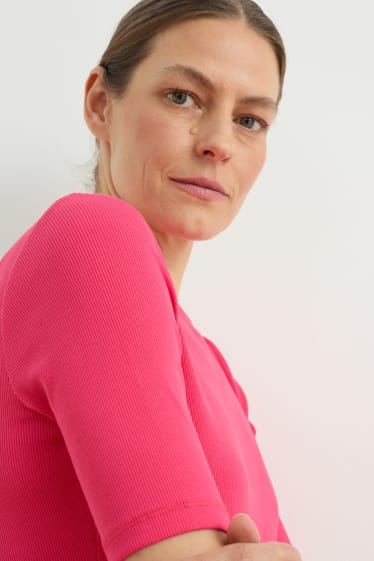 Femei - Rochie-tricou - roz închis
