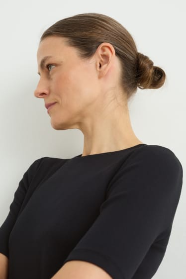 Femei - Rochie-tricou - negru