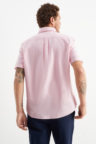 Mężczyźni - Koszula typu oxford - regular fit - przypinany kołnierzyk - jasnoróżowy