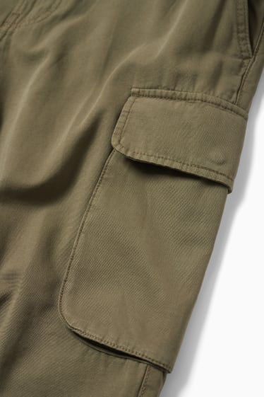 Bărbați - Pantaloni scurți cargo - verde închis