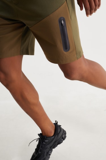 Bărbați - Pantaloni scurți funcționali - kaki