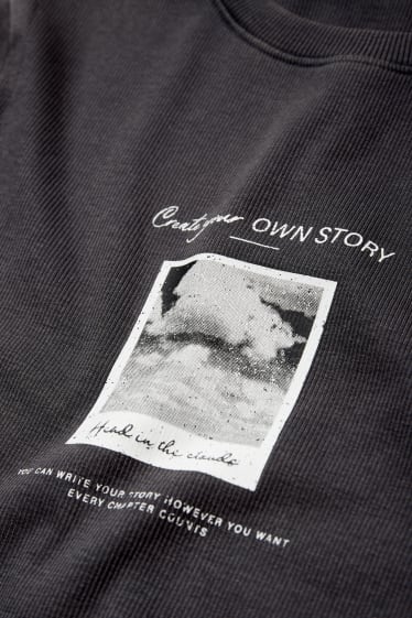 Jóvenes - CLOCKHOUSE - camiseta crop - gris oscuro