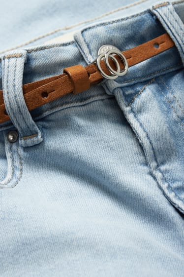 Damen - Capri Jeans mit Gürtel - Mid Waist - helljeansblau