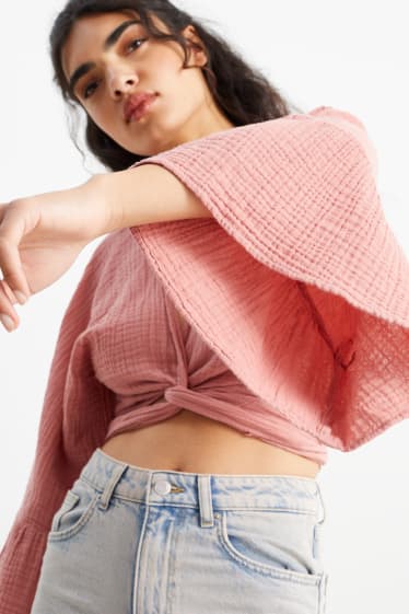 Women - Cropped muslin blouse - dark rose