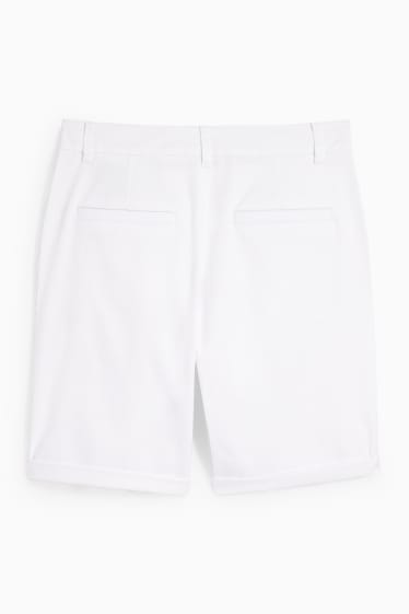 Women - Basic Bermuda shorts - mid-rise waist - white