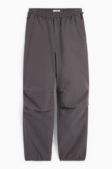 Dona - CLOCKHOUSE - pantalons de tela - mid waist - straight fit - gris fosc