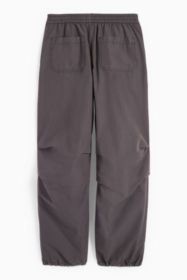 Femmes - CLOCKHOUSE - pantalon en toile - mid waist - straight fit - gris foncé