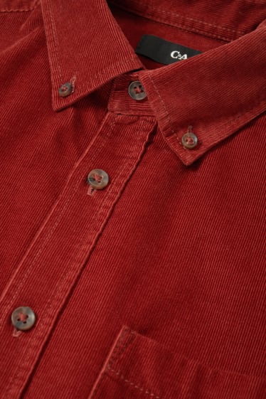 Mężczyźni - Koszula sztruksowa - regular fit - kołnierzyk przypinany na guziki - ciemnoczerwony