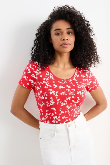 Kobiety - T-shirt - w kwiatki - czerwony