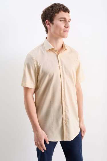 Hombre - Camisa de oficina - regular fit - cutaway - de planchado fácil - amarillo claro