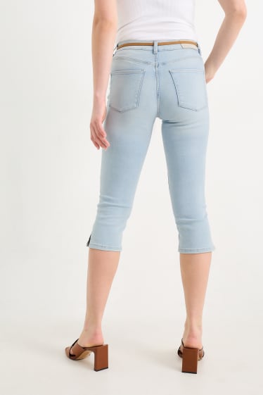 Femei - Jeans capri cu curea - talie medie - denim-albastru deschis