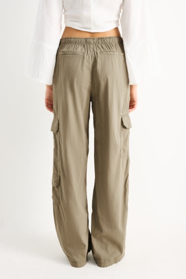 Mujer - CLOCKHOUSE - pantalón cargo - mid waist - wide leg - verde