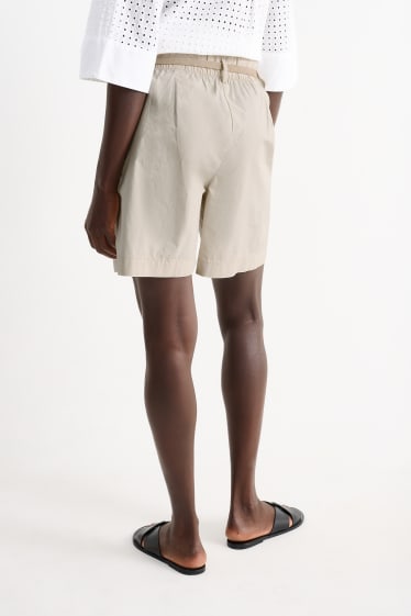 Damen - Shorts mit Gürtel - High Waist - hellbeige