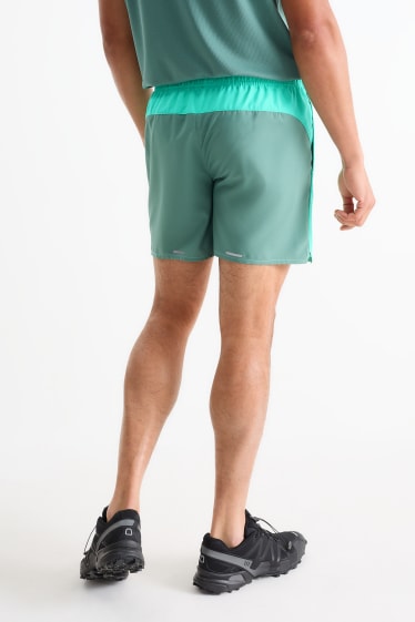 Bărbați - Pantaloni scurți funcționali - verde deschis