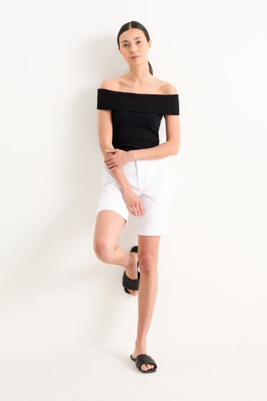 Women - Basic Bermuda shorts - mid-rise waist - white