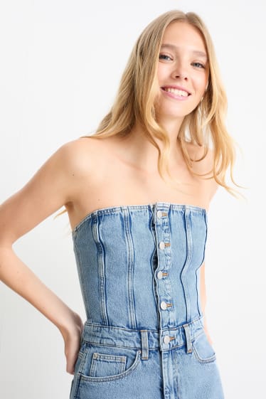 Nastolatki - CLOCKHOUSE - dżinsowa sukienka bandeau - dżins-jasnoniebieski